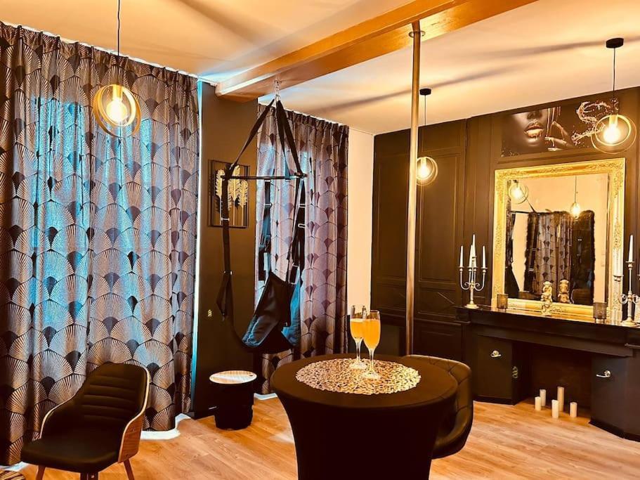Love Room « L'Etreinte Doree » Illiers-Combray Exteriör bild