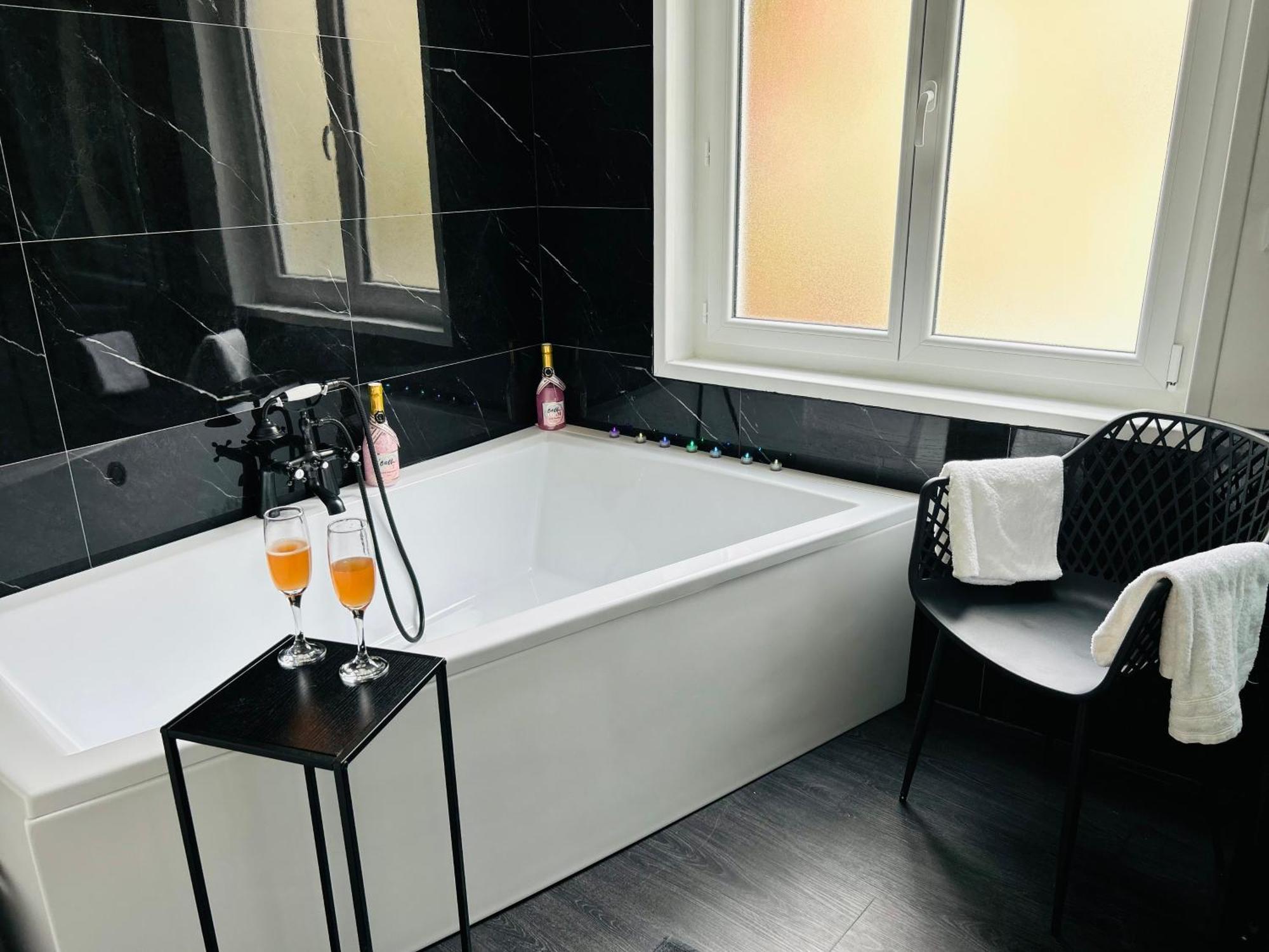 Love Room « L'Etreinte Doree » Illiers-Combray Exteriör bild